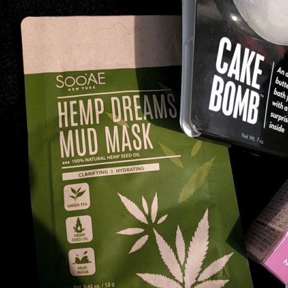 Sold"Nwt's LADIES JUMBO BEAUTY BUNDLE | RETAIL VALUE~ $200 | Huge Savings!!!! - Picture 7 of 12